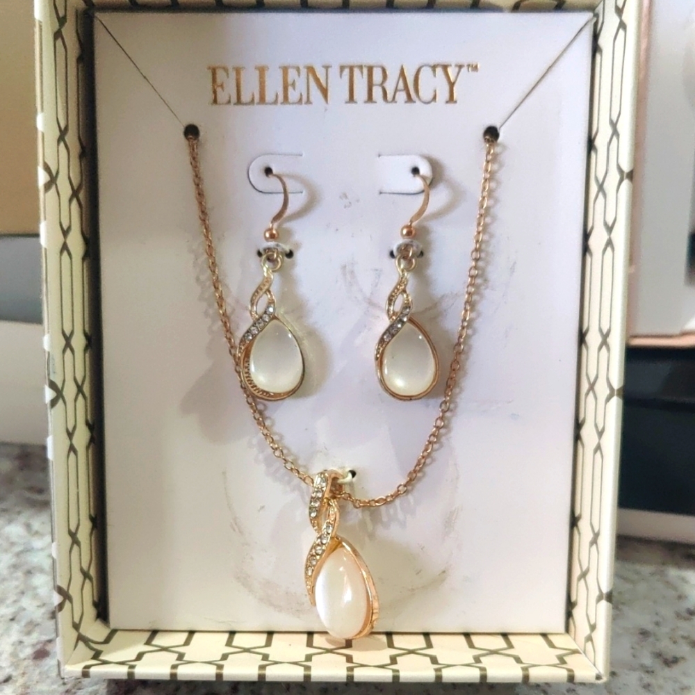 Ellen Tracy Gold Tone Necklace And Earrings Set